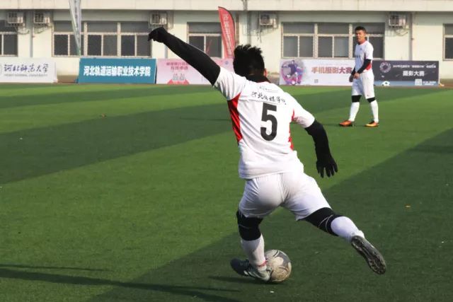 贺希宁17分领衔 中国男篮83-78险胜乌拉圭